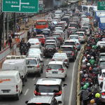 Macet Parah! Sejumlah Pengendara Nekad Terobos Jalur Busway di Jakarta Selatan